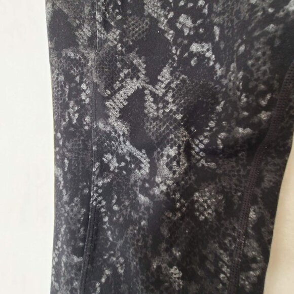 Tuff Athletics Snake Print Leggings Womens Size M Black Gray w/ Side Pockets - Picture 5 of 12